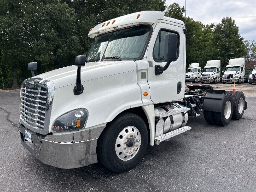 2020 Freightliner Cascadia 125" Sleeper Cab photo 3