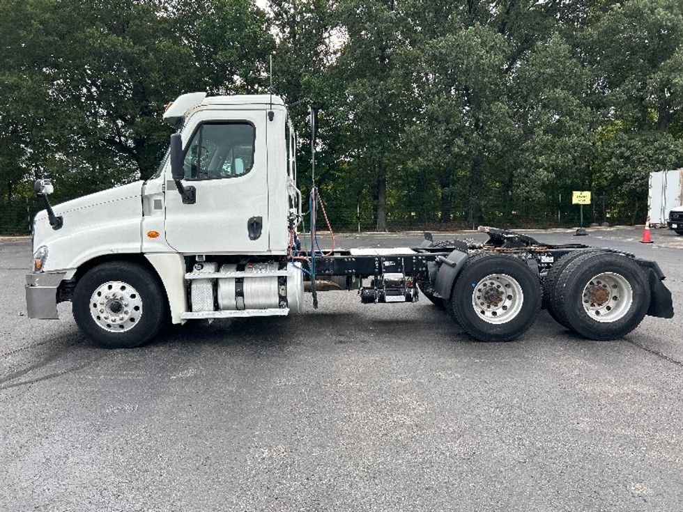 2020 Freightliner Cascadia 125" Sleeper Cab photo 4