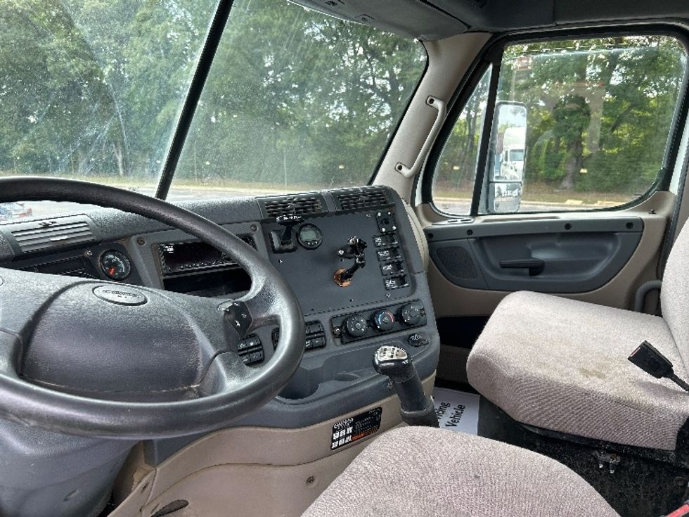 Day Cab Tractor-Heavy Duty Tractors-Freightliner-2020-Cascadia 12564ST-Memphis-TN-278,216\n\t\tmiles-$ 54,500 - Image 9