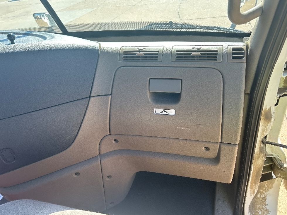 Day Cab Tractor-Heavy Duty Tractors-Freightliner-2020-Cascadia 12564ST-Memphis-TN-278,906\n\t\tmiles-$ 51,750 - Image 13