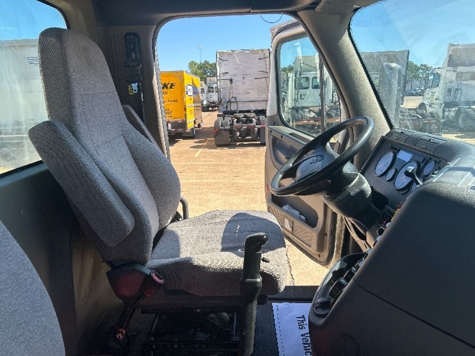 Day Cab Tractor-Heavy Duty Tractors-Freightliner-2020-Cascadia 12564ST-Memphis-TN-278,906\n\t\tmiles-$ 51,750 - Image 14