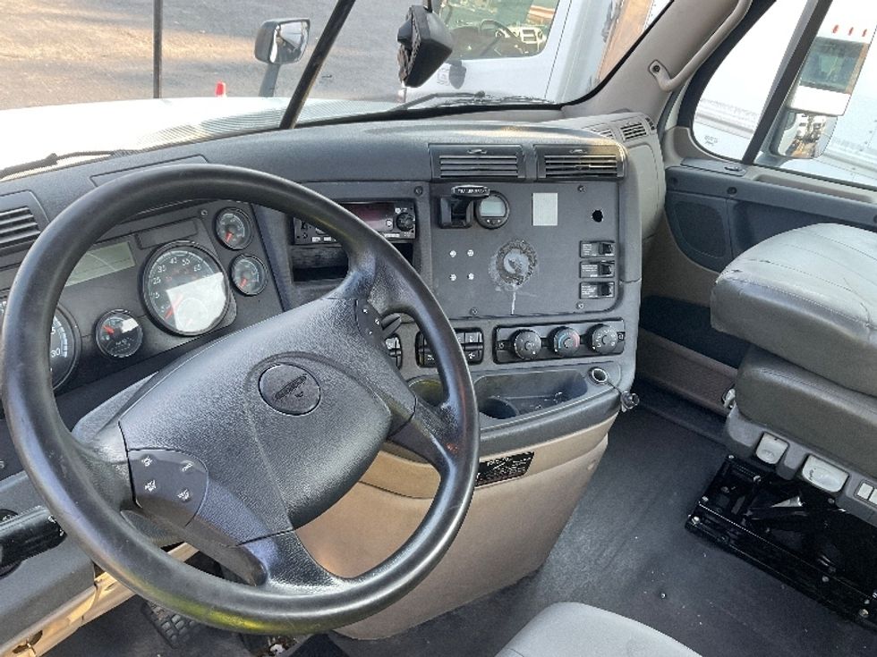 Day Cab Tractor-Heavy Duty Tractors-Freightliner-2020-Cascadia 12564ST-Memphis-TN-464,057\n\t\tmiles-$ 43,250 - Image 10