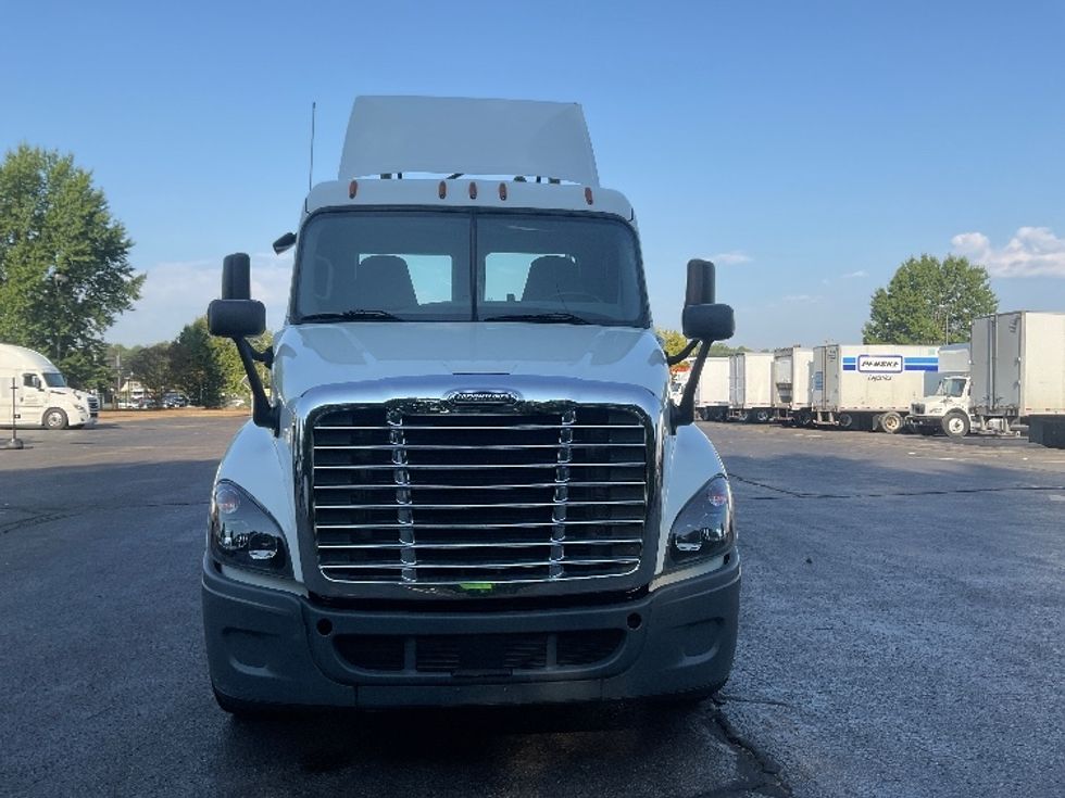 Day Cab Tractor-Heavy Duty Tractors-Freightliner-2020-Cascadia 12564ST-Memphis-TN-464,057\n\t\tmiles-$ 43,250 - Image 2