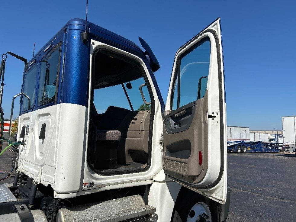 Day Cab Tractor-Heavy Duty Tractors-Freightliner-2020-Cascadia 12564ST-Memphis-TN-500,414\n\t\tmiles-$ 35,000 - Image 12