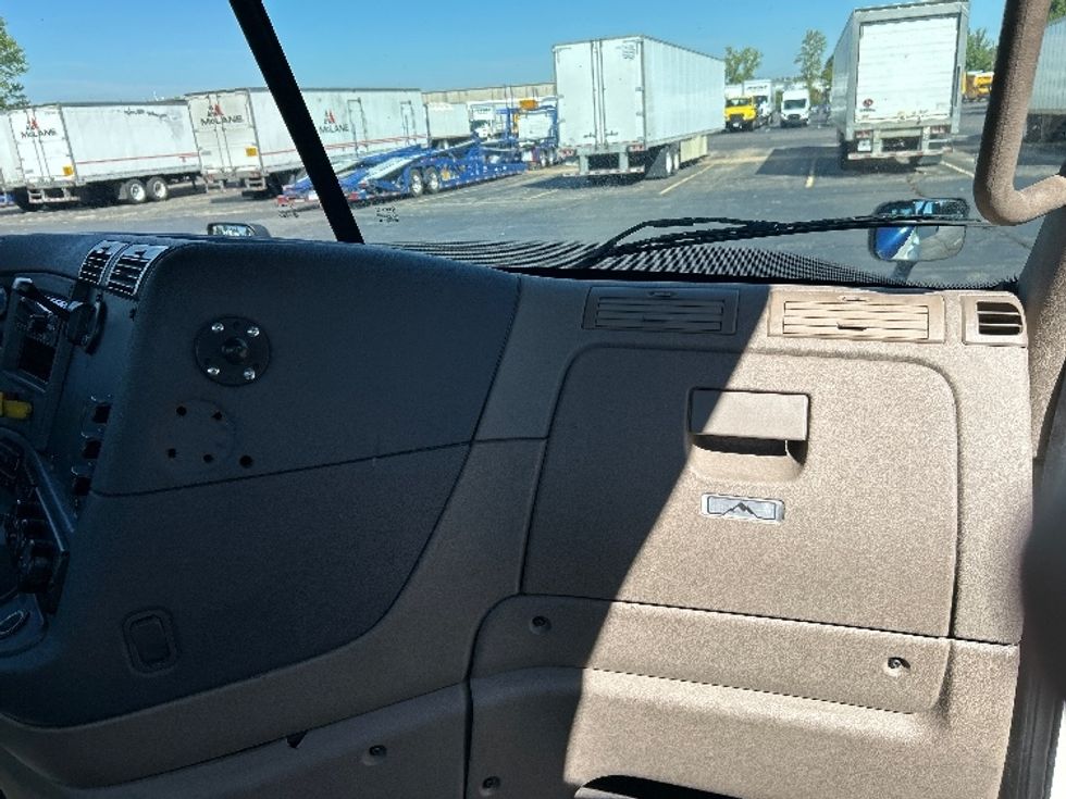 Day Cab Tractor-Heavy Duty Tractors-Freightliner-2020-Cascadia 12564ST-Memphis-TN-500,414\n\t\tmiles-$ 35,000 - Image 13