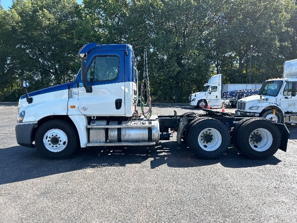 Day Cab Tractor-Heavy Duty Tractors-Freightliner-2020-Cascadia 12564ST-Memphis-TN-500,414\n\t\tmiles-$ 35,000 - Image 4