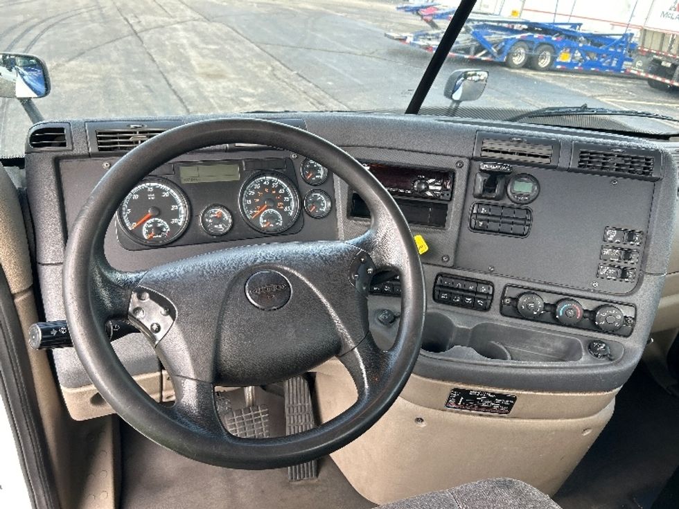 Day Cab Tractor-Heavy Duty Tractors-Freightliner-2020-Cascadia 12564ST-Memphis-TN-637,044\n\t\tmiles-$ 30,500 - Image 11