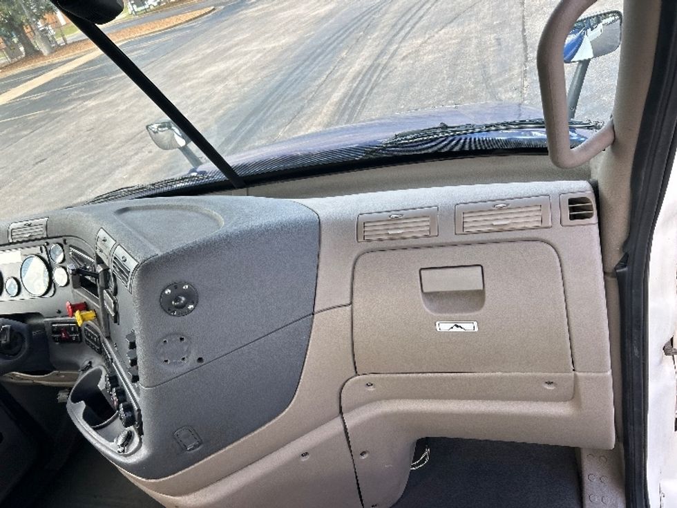 Day Cab Tractor-Heavy Duty Tractors-Freightliner-2020-Cascadia 12564ST-Memphis-TN-637,044\n\t\tmiles-$ 30,500 - Image 13