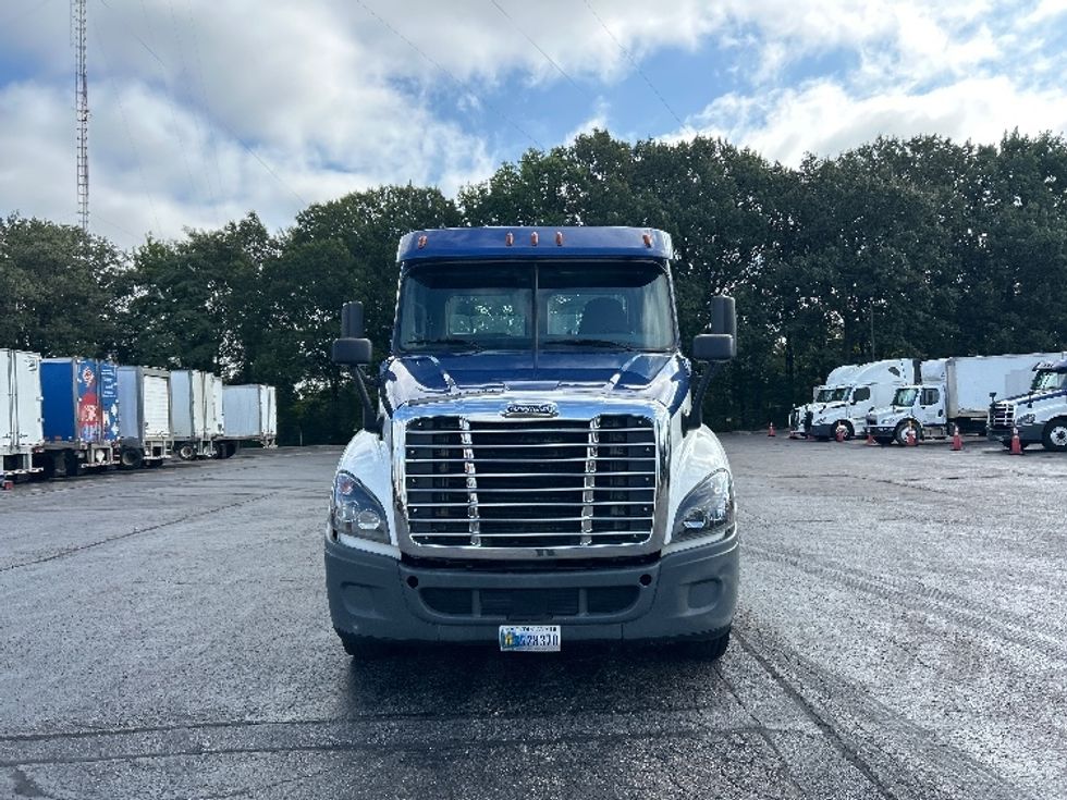 Day Cab Tractor-Heavy Duty Tractors-Freightliner-2020-Cascadia 12564ST-Memphis-TN-637,044\n\t\tmiles-$ 30,500 - Image 2