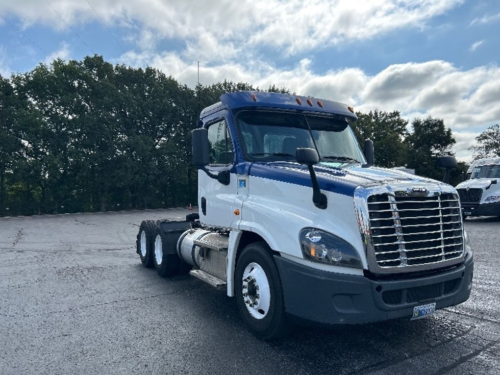 Day Cab Tractor-Heavy Duty Tractors-Freightliner-2020-Cascadia 12564ST-Memphis-TN-637,044\n\t\tmiles-$ 30,500 - Image 3