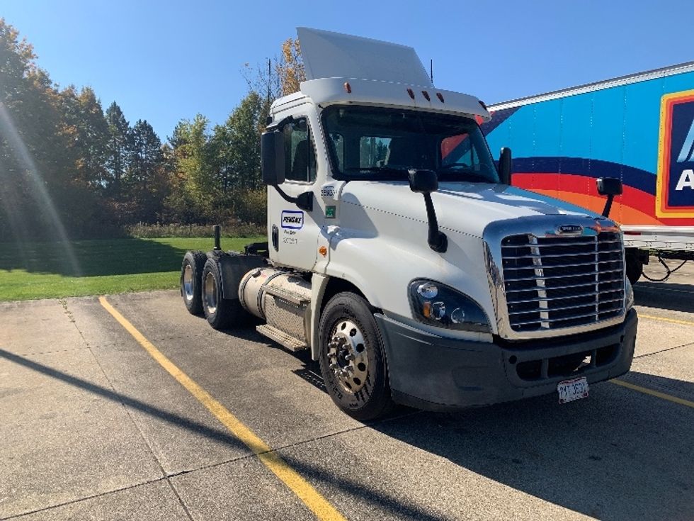 Day Cab Tractor-Heavy Duty Tractors-Freightliner-2020-Cascadia 12564ST-Middlefield-OH-124,166\n\t\tmiles-$ 58,750 - Image 1