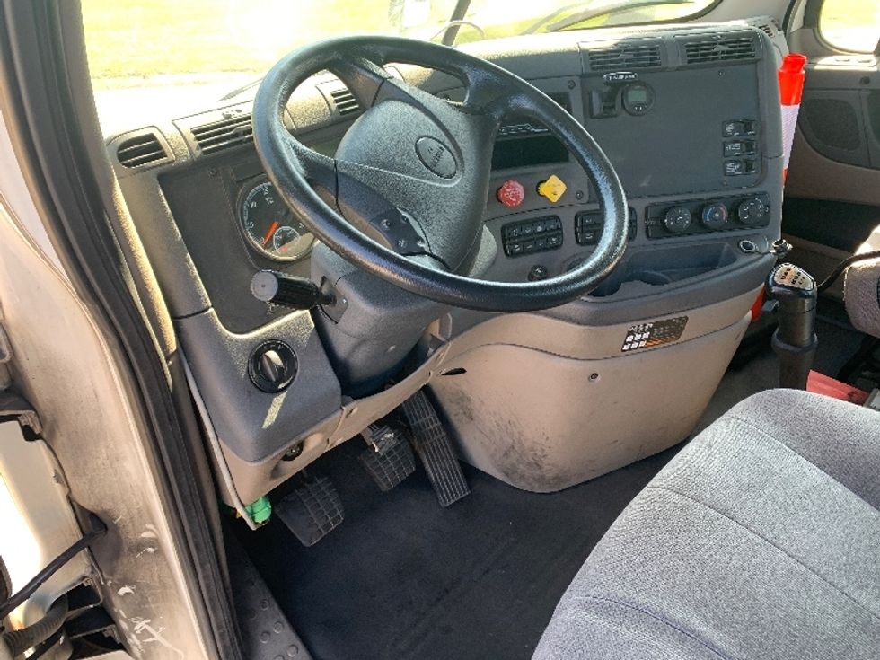 Day Cab Tractor-Heavy Duty Tractors-Freightliner-2020-Cascadia 12564ST-Middlefield-OH-124,166\n\t\tmiles-$ 58,750 - Image 10