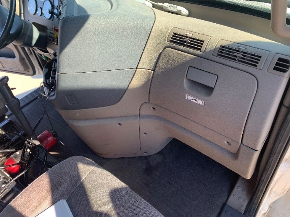 Day Cab Tractor-Heavy Duty Tractors-Freightliner-2020-Cascadia 12564ST-Middlefield-OH-124,166\n\t\tmiles-$ 58,750 - Image 13
