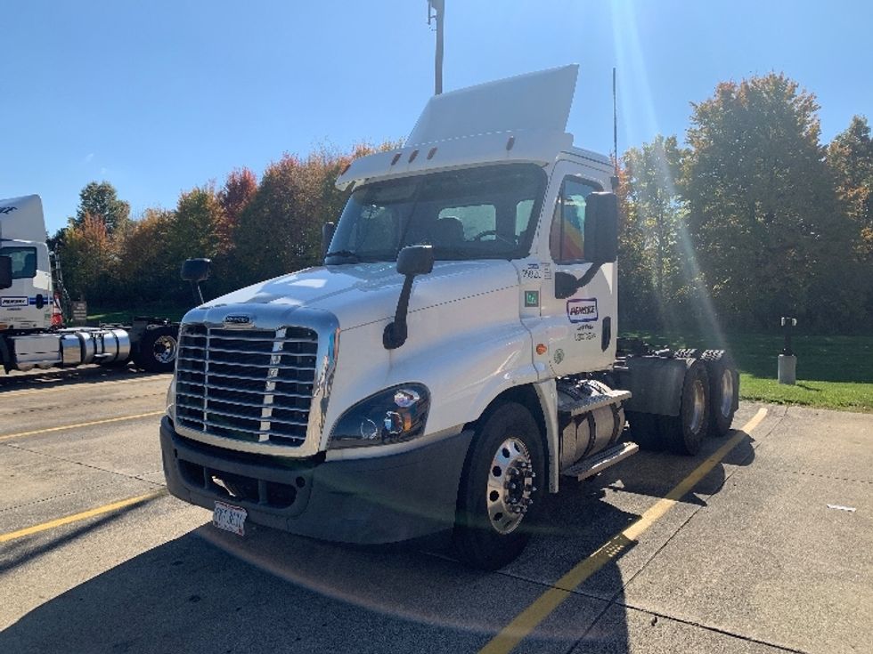 Day Cab Tractor-Heavy Duty Tractors-Freightliner-2020-Cascadia 12564ST-Middlefield-OH-124,166\n\t\tmiles-$ 58,750 - Image 3