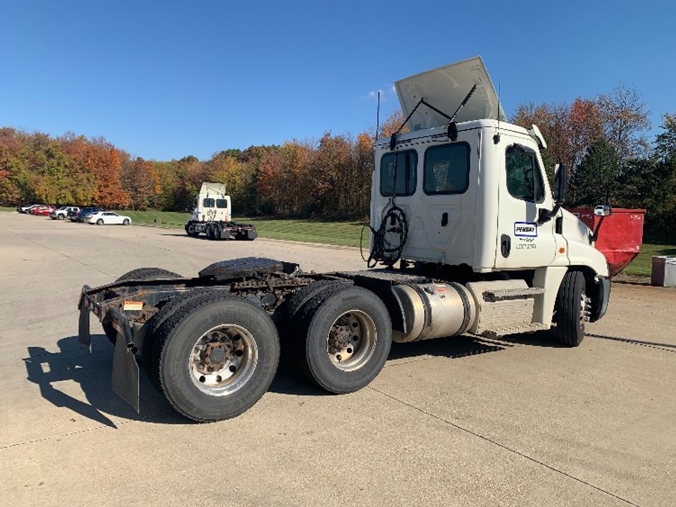 Day Cab Tractor-Heavy Duty Tractors-Freightliner-2020-Cascadia 12564ST-Middlefield-OH-124,166\n\t\tmiles-$ 58,750 - Image 7