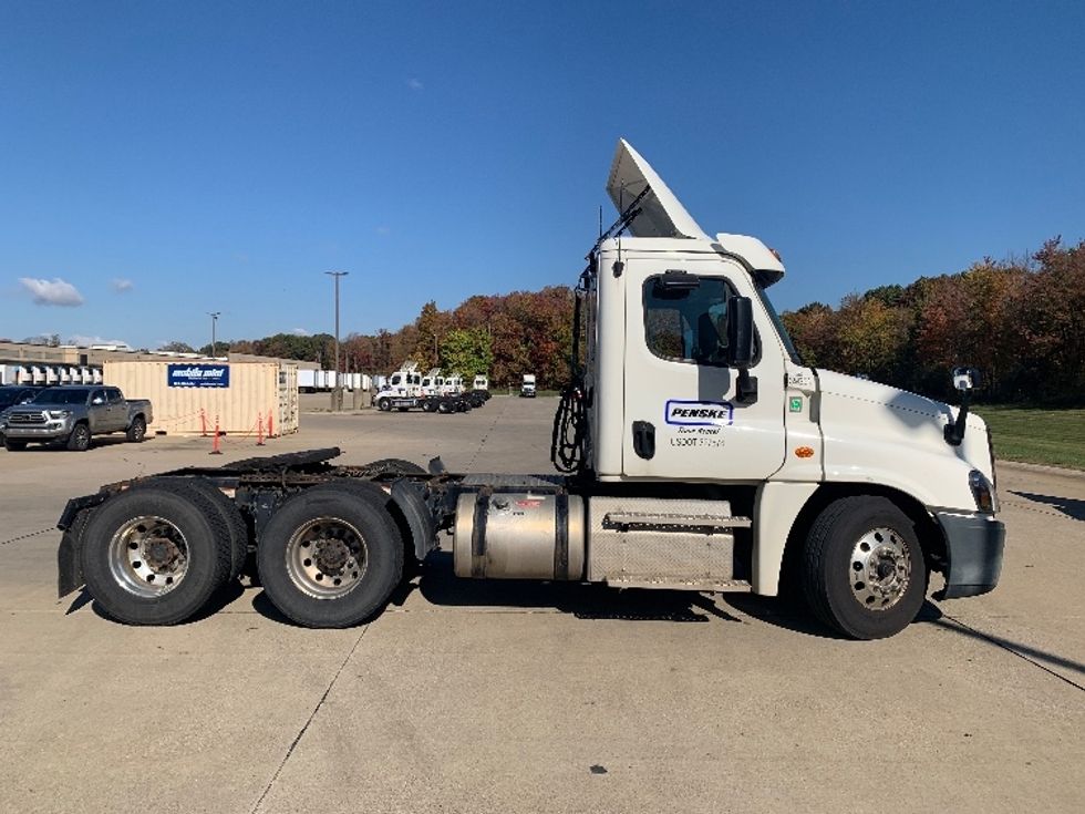 Day Cab Tractor-Heavy Duty Tractors-Freightliner-2020-Cascadia 12564ST-Middlefield-OH-124,166\n\t\tmiles-$ 58,750 - Image 8
