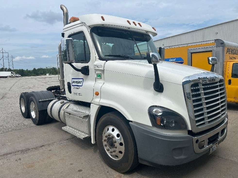 Day Cab Tractor-Heavy Duty Tractors-Freightliner-2020-Cascadia 12564ST-Middlefield-OH-193,318
miles-$ 50,500