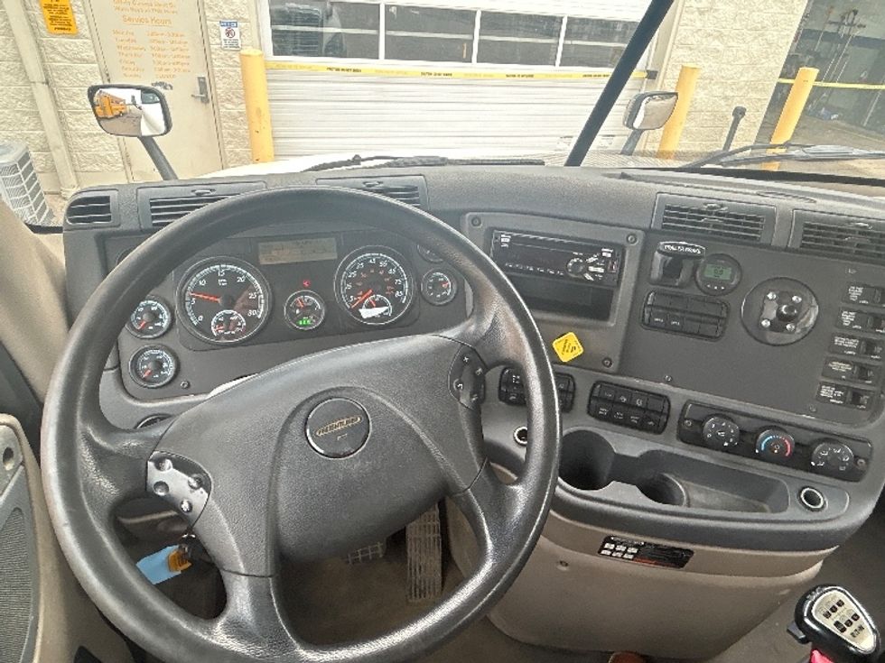 Day Cab Tractor-Heavy Duty Tractors-Freightliner-2020-Cascadia 12564ST-Middlefield-OH-193,318\n\t\tmiles-$ 50,500 - Image 11