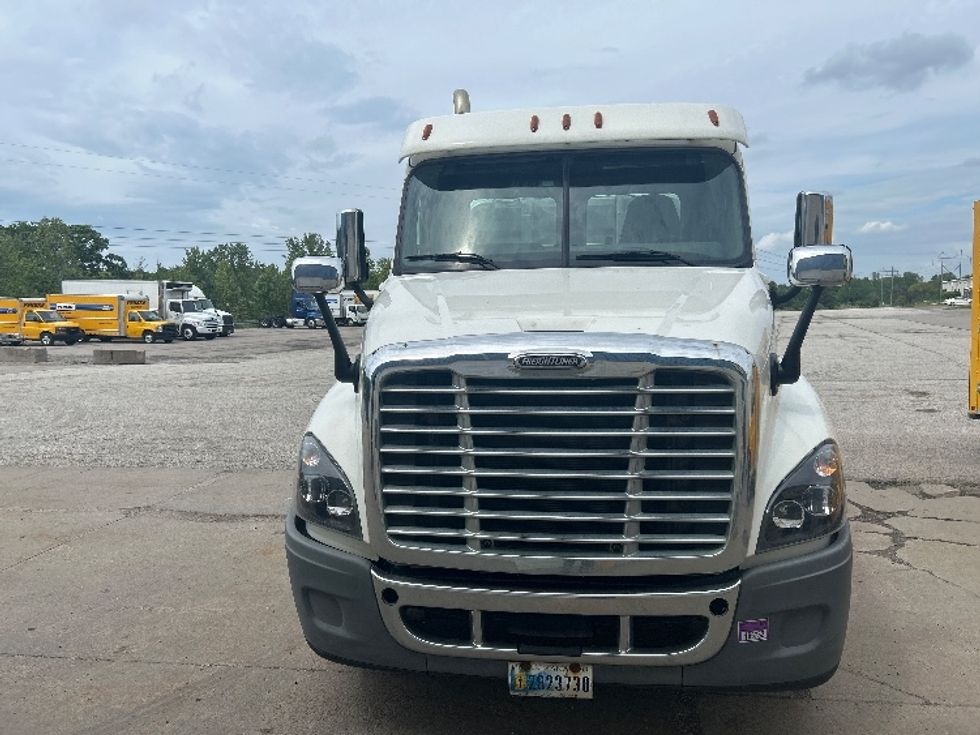Day Cab Tractor-Heavy Duty Tractors-Freightliner-2020-Cascadia 12564ST-Middlefield-OH-193,318\n\t\tmiles-$ 50,500 - Image 2