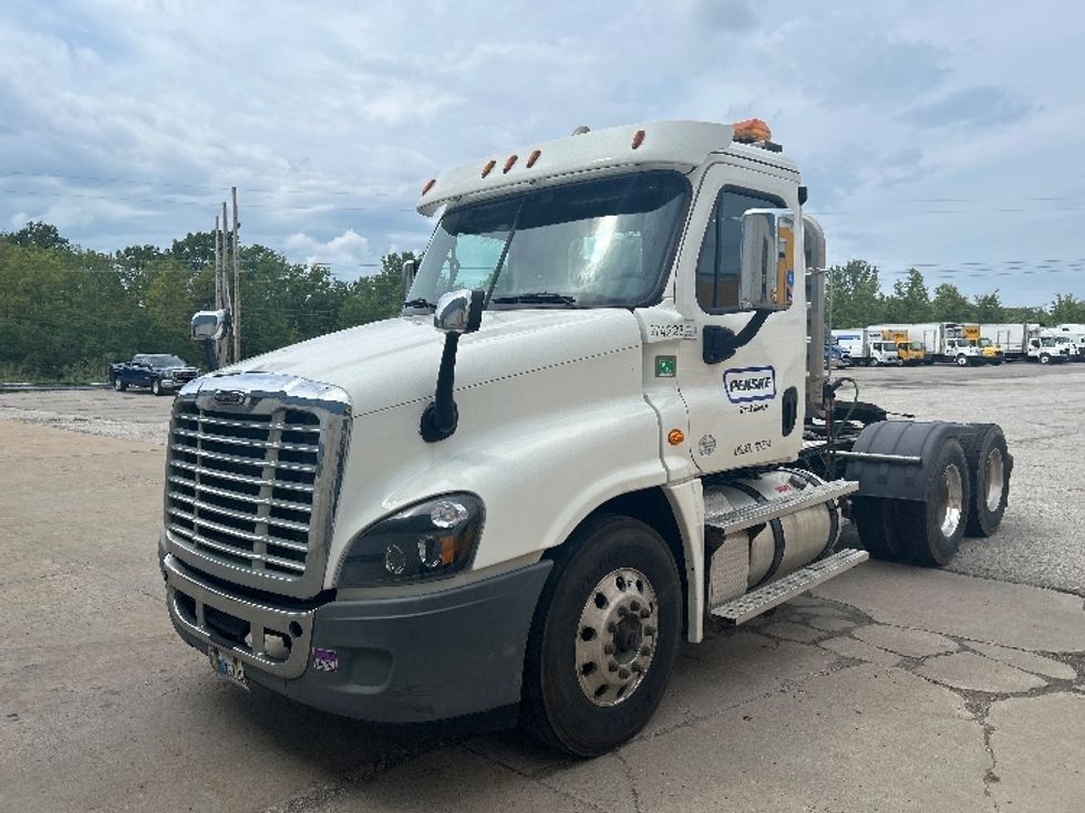 Day Cab Tractor-Heavy Duty Tractors-Freightliner-2020-Cascadia 12564ST-Middlefield-OH-193,318\n\t\tmiles-$ 50,500 - Image 3