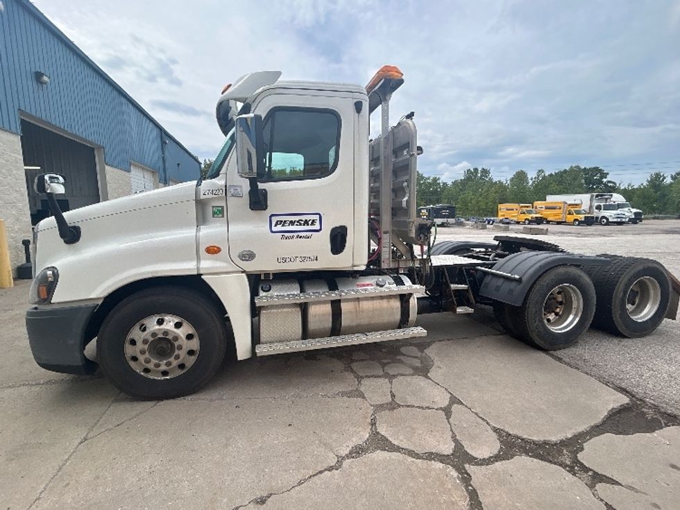 Day Cab Tractor-Heavy Duty Tractors-Freightliner-2020-Cascadia 12564ST-Middlefield-OH-193,318\n\t\tmiles-$ 50,500 - Image 4