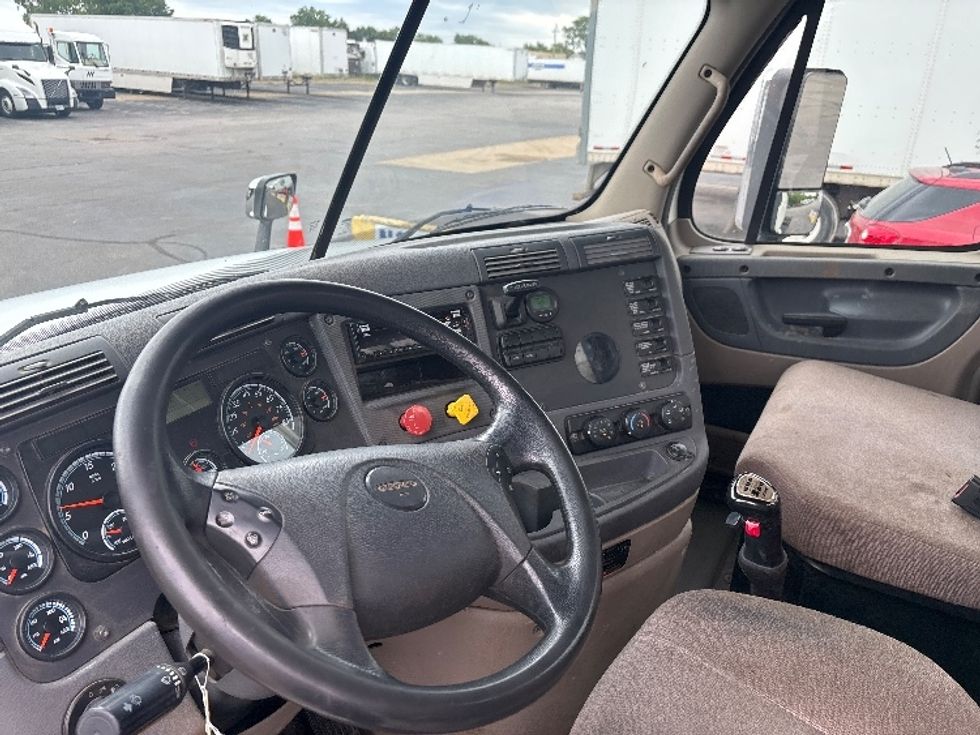 Day Cab Tractor-Heavy Duty Tractors-Freightliner-2020-Cascadia 12564ST-Middlefield-OH-307,536\n\t\tmiles-$ 54,500 - Image 10