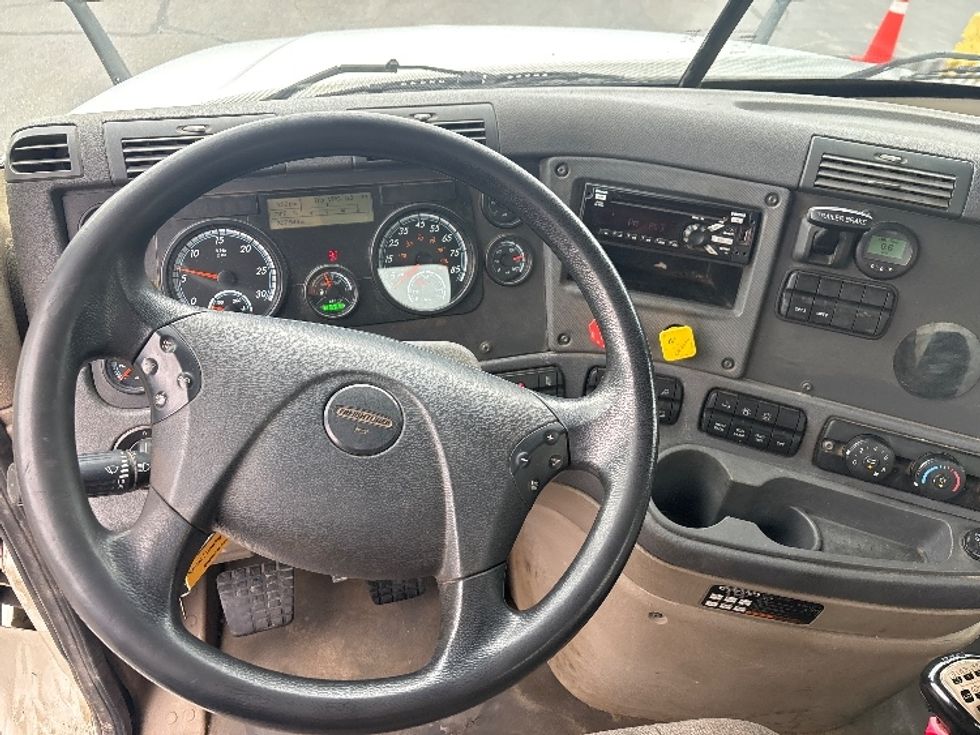 Day Cab Tractor-Heavy Duty Tractors-Freightliner-2020-Cascadia 12564ST-Middlefield-OH-307,536\n\t\tmiles-$ 54,500 - Image 11