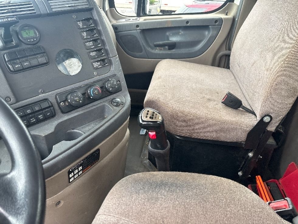 Day Cab Tractor-Heavy Duty Tractors-Freightliner-2020-Cascadia 12564ST-Middlefield-OH-307,536\n\t\tmiles-$ 54,500 - Image 17