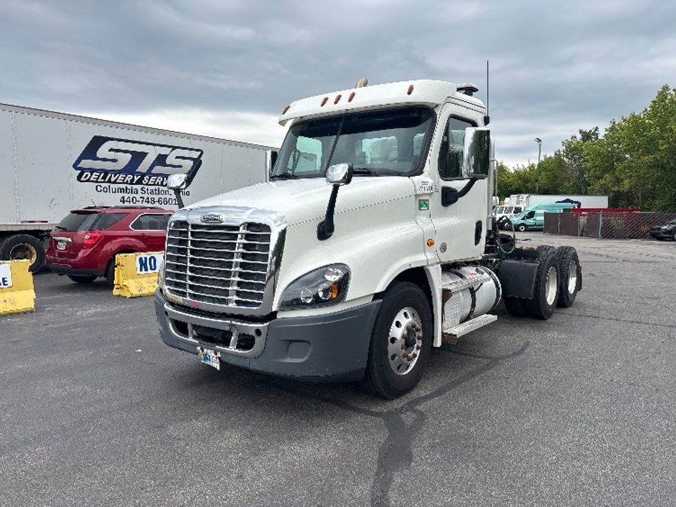 Day Cab Tractor-Heavy Duty Tractors-Freightliner-2020-Cascadia 12564ST-Middlefield-OH-307,536\n\t\tmiles-$ 54,500 - Image 3