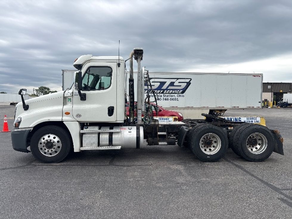 Day Cab Tractor-Heavy Duty Tractors-Freightliner-2020-Cascadia 12564ST-Middlefield-OH-307,536\n\t\tmiles-$ 54,500 - Image 4