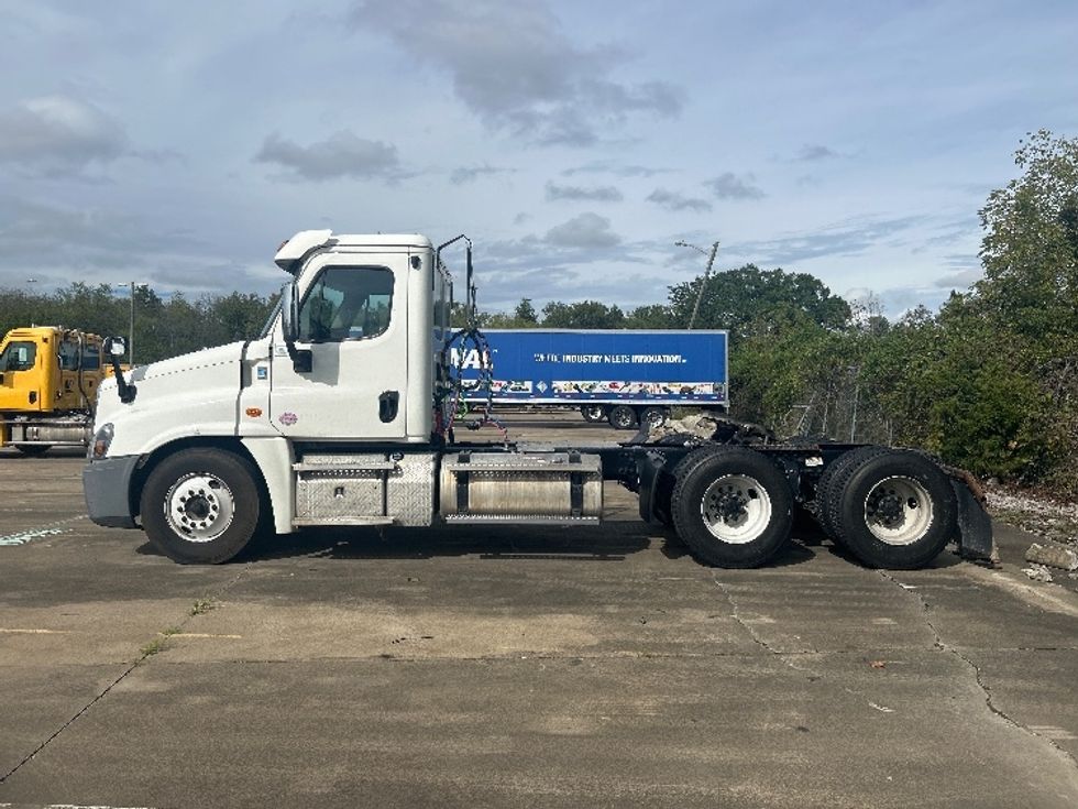 Day Cab Tractor-Heavy Duty Tractors-Freightliner-2020-Cascadia 12564ST-Nashville (Mount Juliet)-TN-394,080\n\t\tmiles-$ 42,500 - Image 4