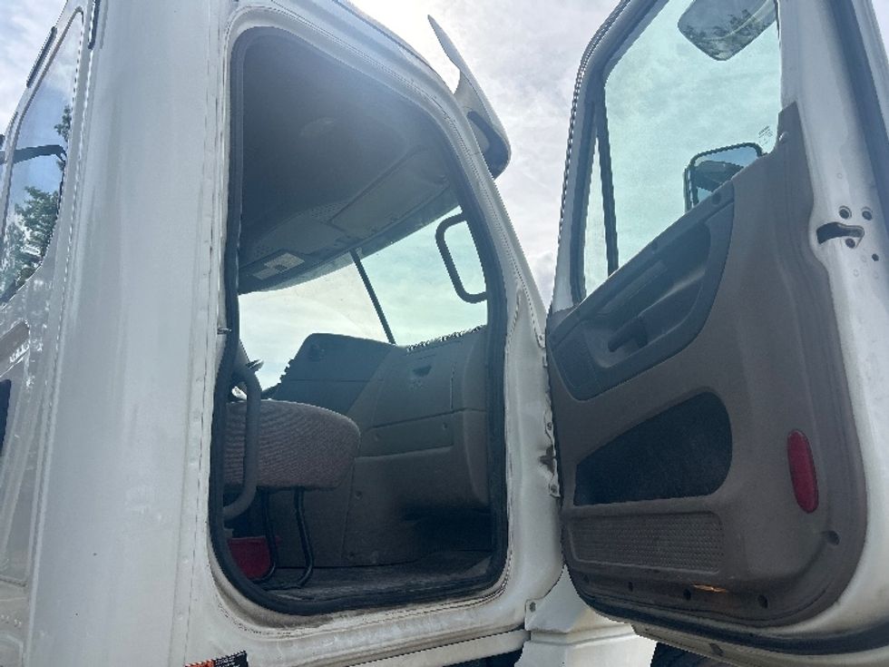 Day Cab Tractor-Heavy Duty Tractors-Freightliner-2020-Cascadia 12564ST-Nashville (Mount Juliet)-TN-394,080\n\t\tmiles-$ 42,500 - Image 11