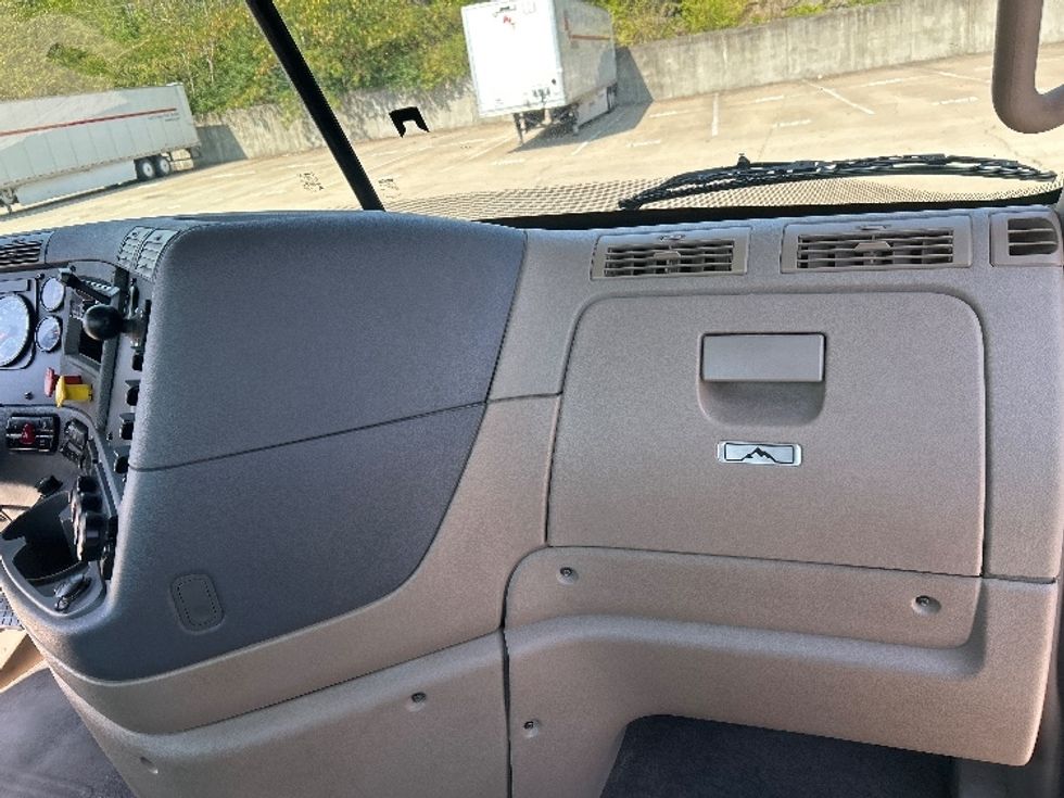 Day Cab Tractor-Heavy Duty Tractors-Freightliner-2020-Cascadia 12564ST-Nashville-TN-430,707\n\t\tmiles-$ 40,000 - Image 13