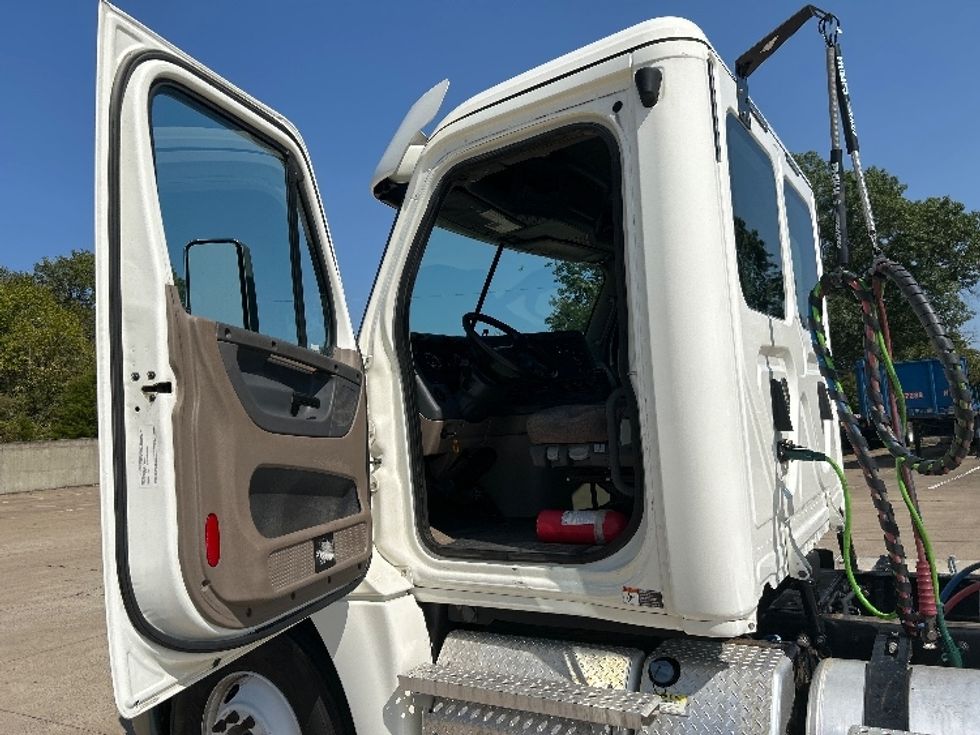 Day Cab Tractor-Heavy Duty Tractors-Freightliner-2020-Cascadia 12564ST-Nashville-TN-430,707\n\t\tmiles-$ 40,000 - Image 9