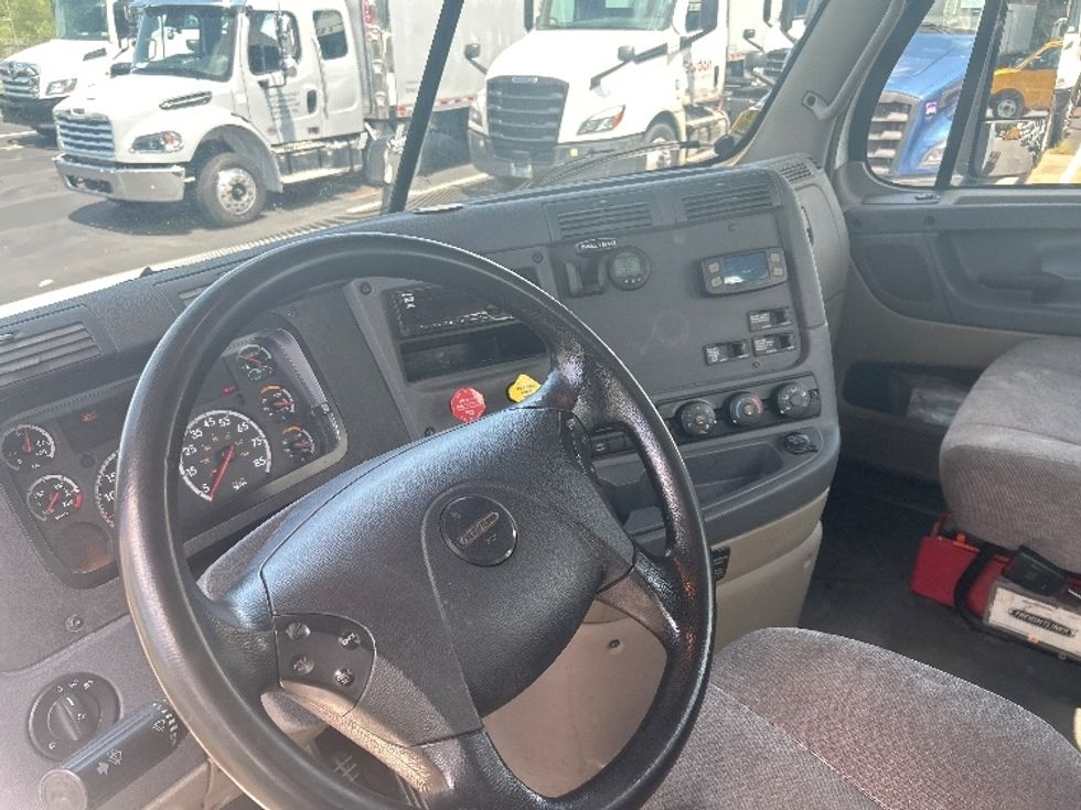 2020 Freightliner Cascadia 125" Sleeper Cab photo 10