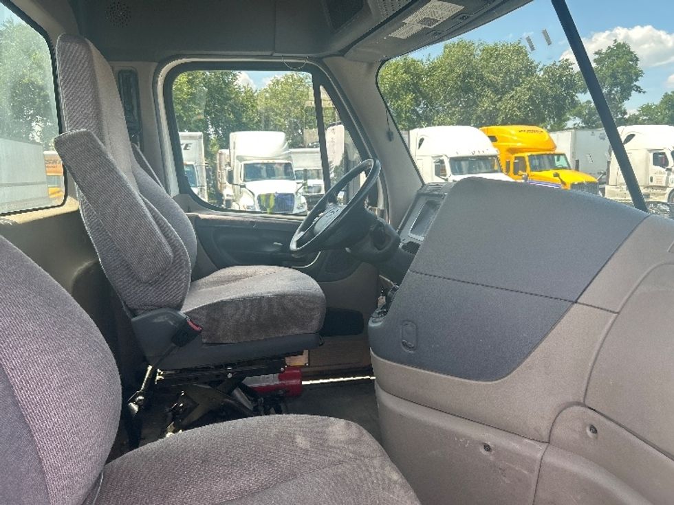 2020 Freightliner Cascadia 125" Sleeper Cab photo 14