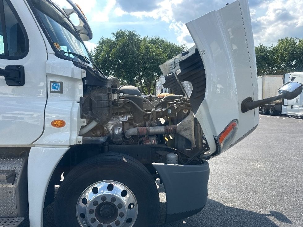2020 Freightliner Cascadia 125" Sleeper Cab photo 15