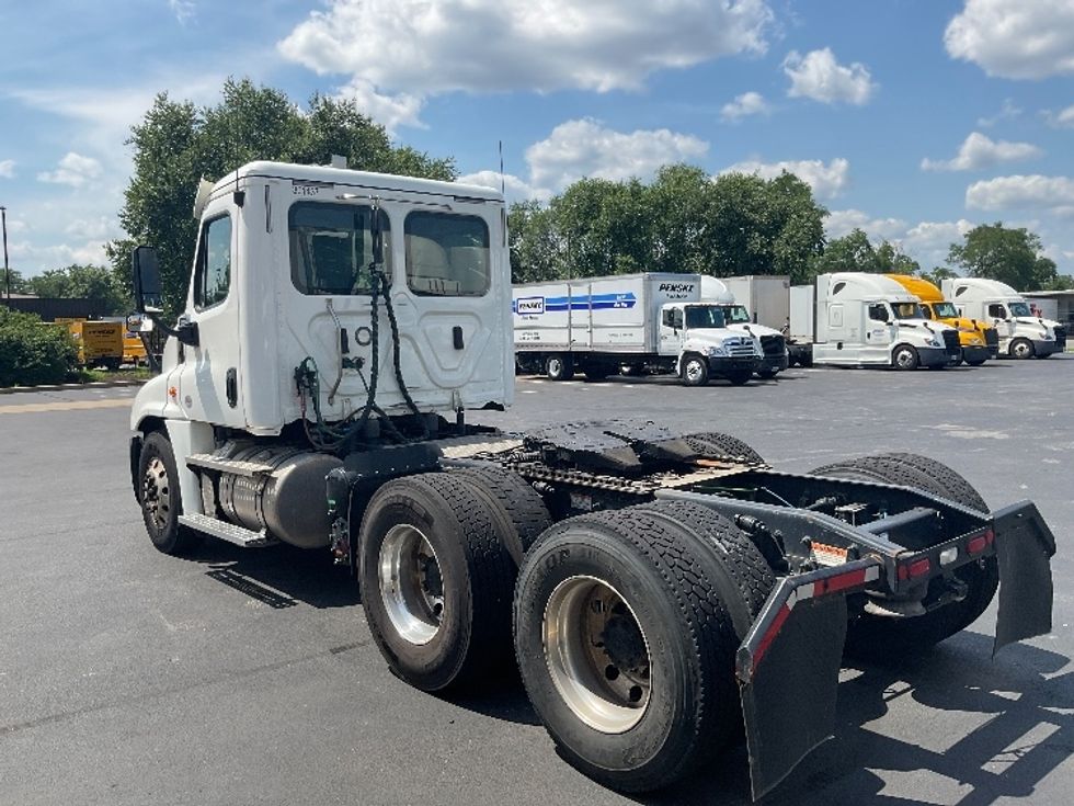 2020 Freightliner Cascadia 125" Sleeper Cab photo 5