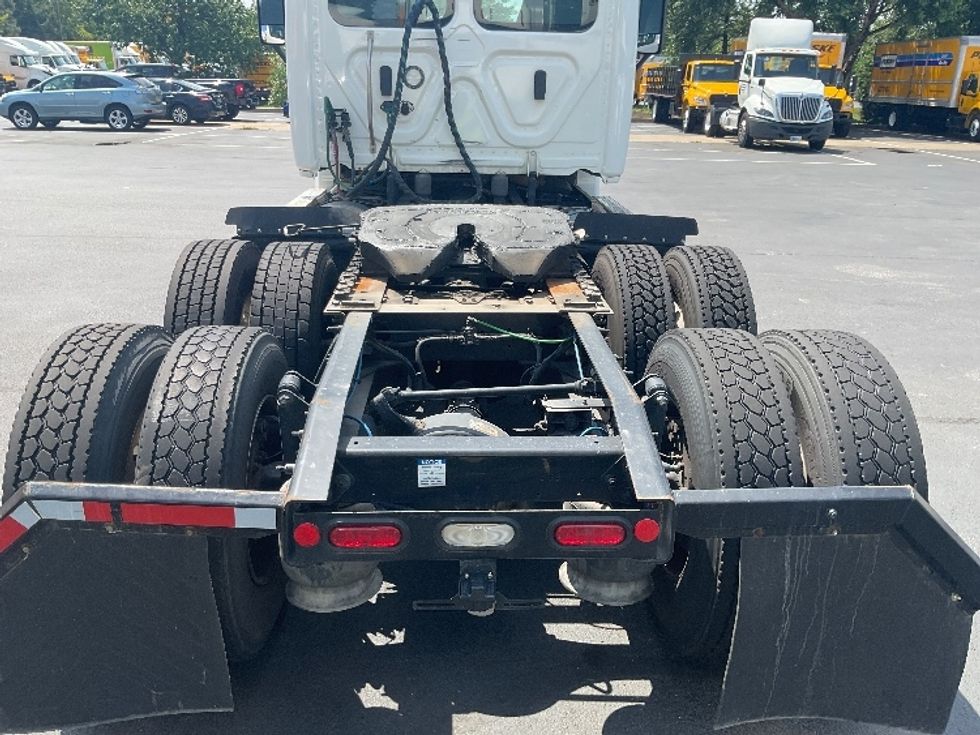 2020 Freightliner Cascadia 125" Sleeper Cab photo 6