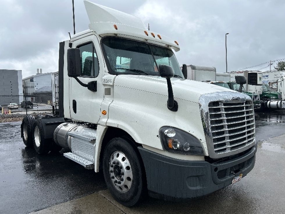 Day Cab Tractor-Heavy Duty Tractors-Freightliner-2020-Cascadia 12564ST-Norton-MA-459,621\n\t\tmiles-$ 42,000 - Image 1