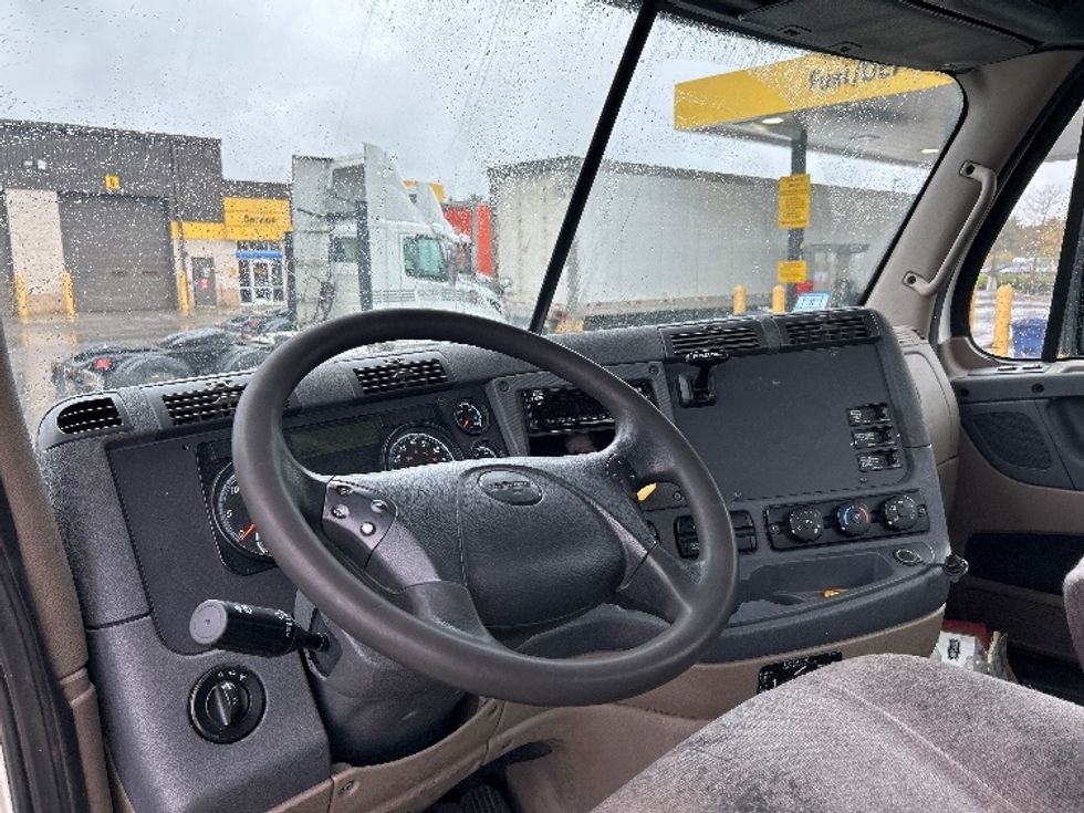 Day Cab Tractor-Heavy Duty Tractors-Freightliner-2020-Cascadia 12564ST-Norton-MA-459,621\n\t\tmiles-$ 42,000 - Image 10