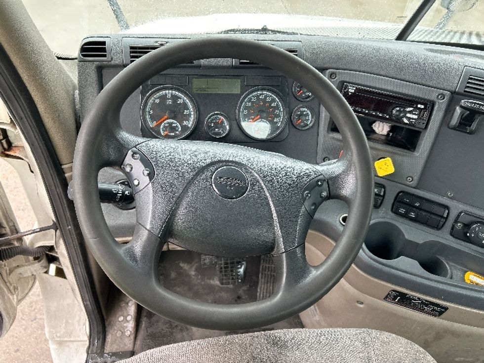 Day Cab Tractor-Heavy Duty Tractors-Freightliner-2020-Cascadia 12564ST-Norton-MA-459,621\n\t\tmiles-$ 42,000 - Image 11