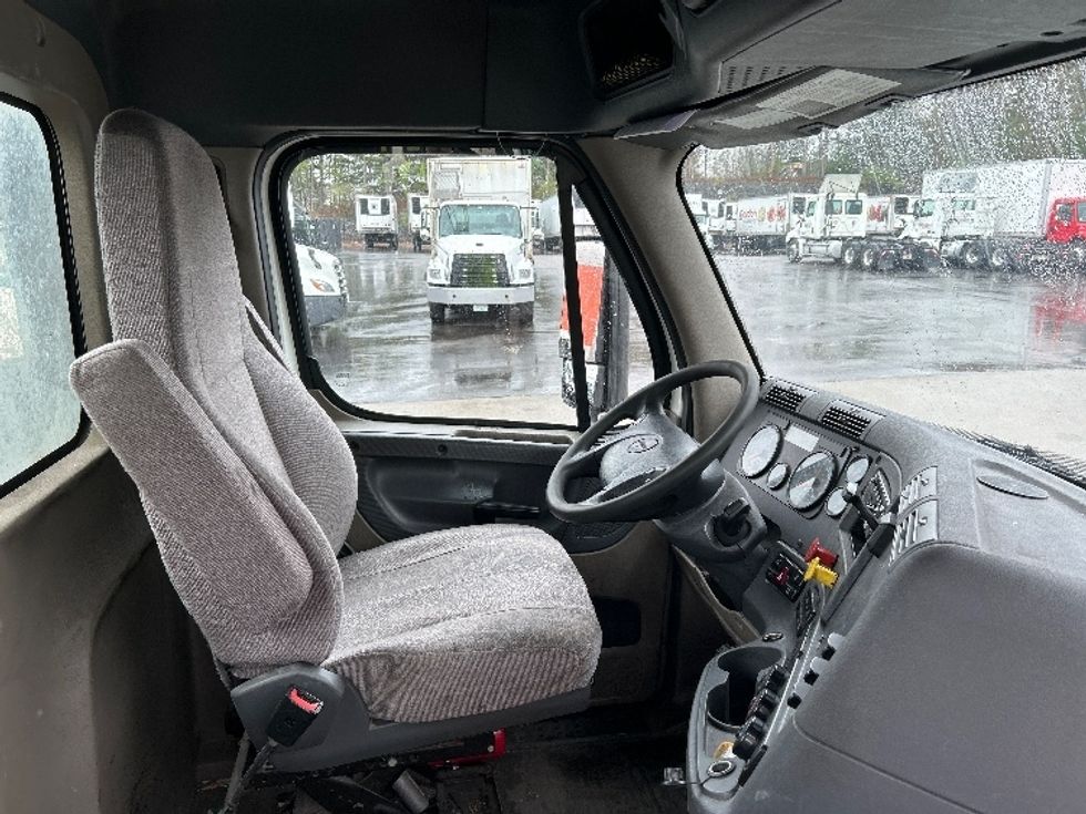 Day Cab Tractor-Heavy Duty Tractors-Freightliner-2020-Cascadia 12564ST-Norton-MA-459,621\n\t\tmiles-$ 42,000 - Image 14
