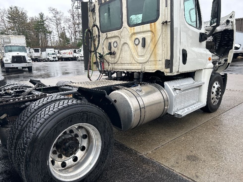 Day Cab Tractor-Heavy Duty Tractors-Freightliner-2020-Cascadia 12564ST-Norton-MA-459,621\n\t\tmiles-$ 42,000 - Image 17