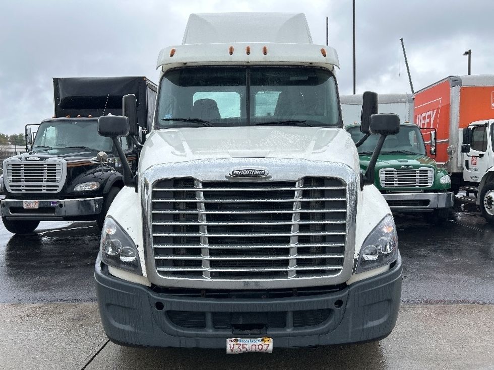 Day Cab Tractor-Heavy Duty Tractors-Freightliner-2020-Cascadia 12564ST-Norton-MA-459,621\n\t\tmiles-$ 42,000 - Image 2