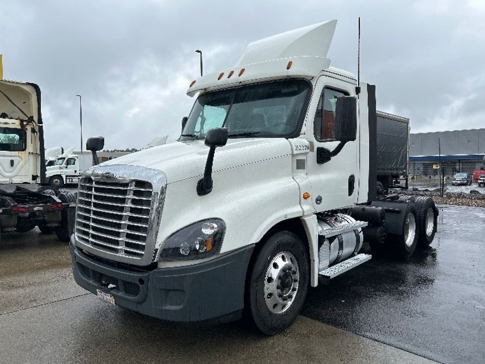 Day Cab Tractor-Heavy Duty Tractors-Freightliner-2020-Cascadia 12564ST-Norton-MA-459,621\n\t\tmiles-$ 42,000 - Image 3
