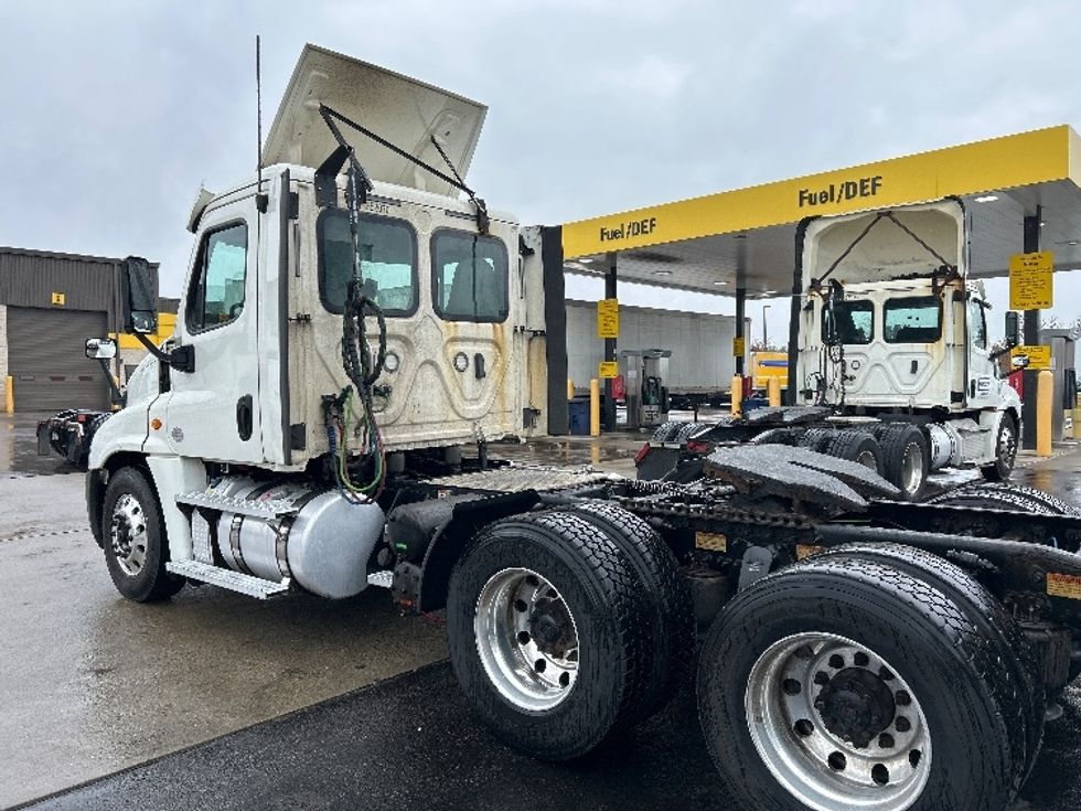 Day Cab Tractor-Heavy Duty Tractors-Freightliner-2020-Cascadia 12564ST-Norton-MA-459,621\n\t\tmiles-$ 42,000 - Image 5