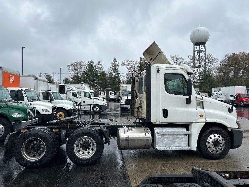 Day Cab Tractor-Heavy Duty Tractors-Freightliner-2020-Cascadia 12564ST-Norton-MA-459,621\n\t\tmiles-$ 42,000 - Image 8