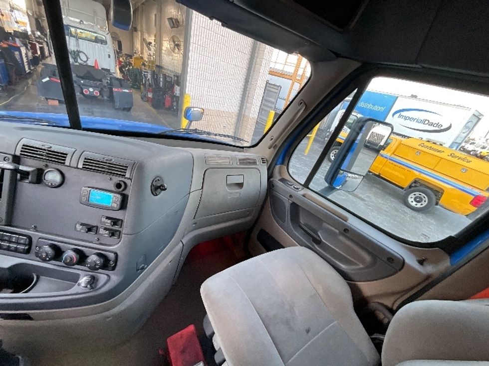 Day Cab Tractor-Heavy Duty Tractors-Freightliner-2020-Cascadia 12564ST-Ocala-FL-465,699\n\t\tmiles-$ 48,000 - Image 13