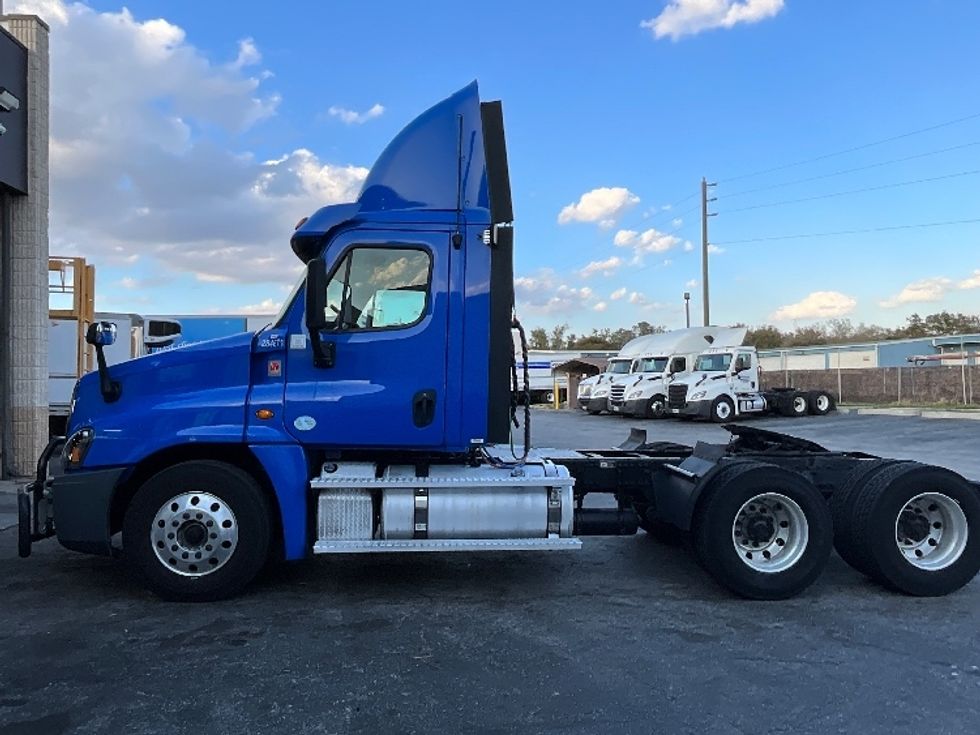 2020 Freightliner Cascadia 125" Sleeper Cab photo 4